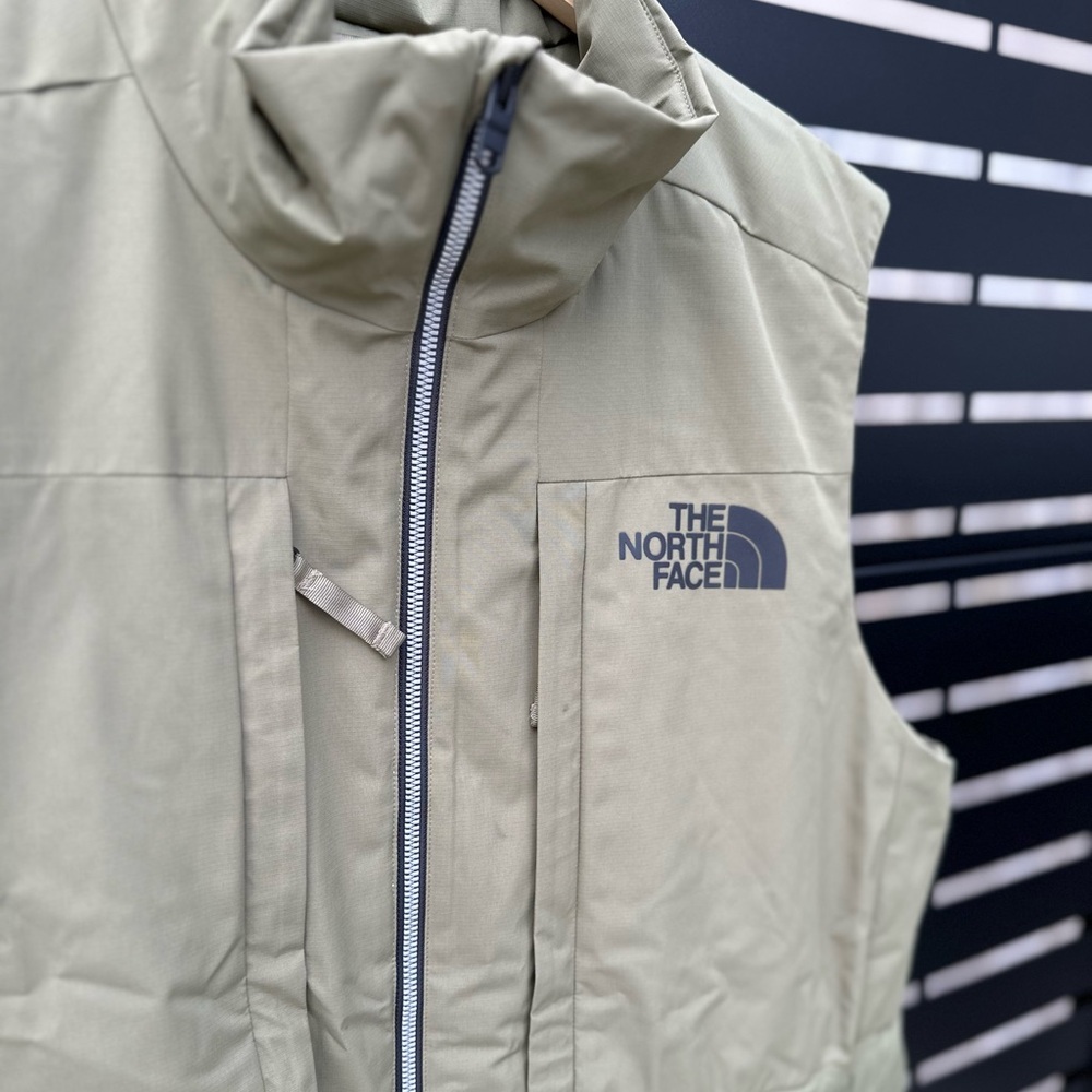 The North Face Men’s Vest. Partially insulated. Oversized fit.
